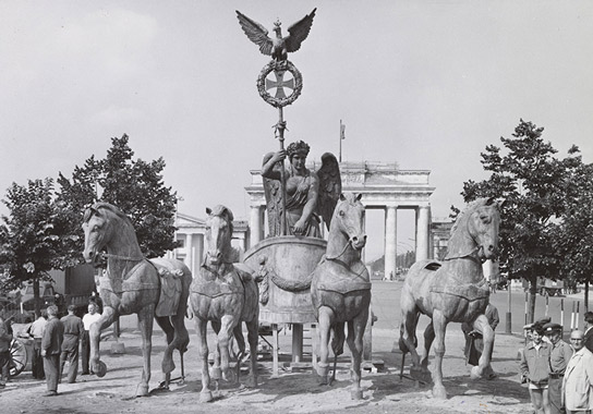 Wiederherstellung der Quadriga, Pariser Platz am 2. August 1958