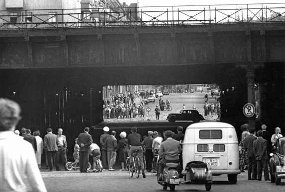 Blick nach Ost-Berlin durch den Gleim-Tunnel (Berlin-Wedding), 14. August 1961