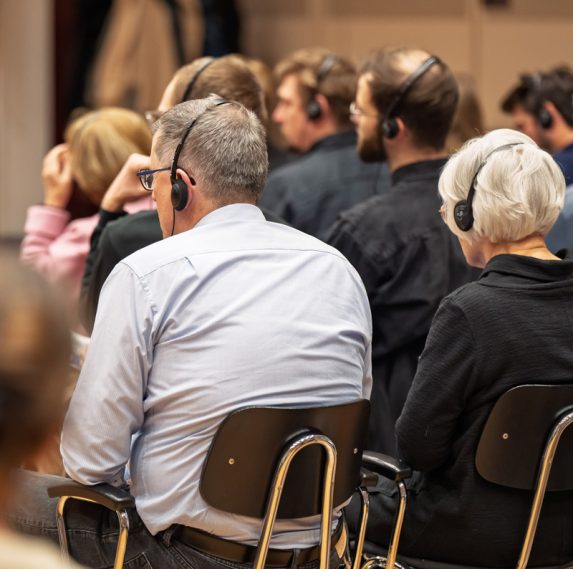 Zuhörer und Zuhörerinnen im Veranstaltungssaal in Landesarchiv Berlin